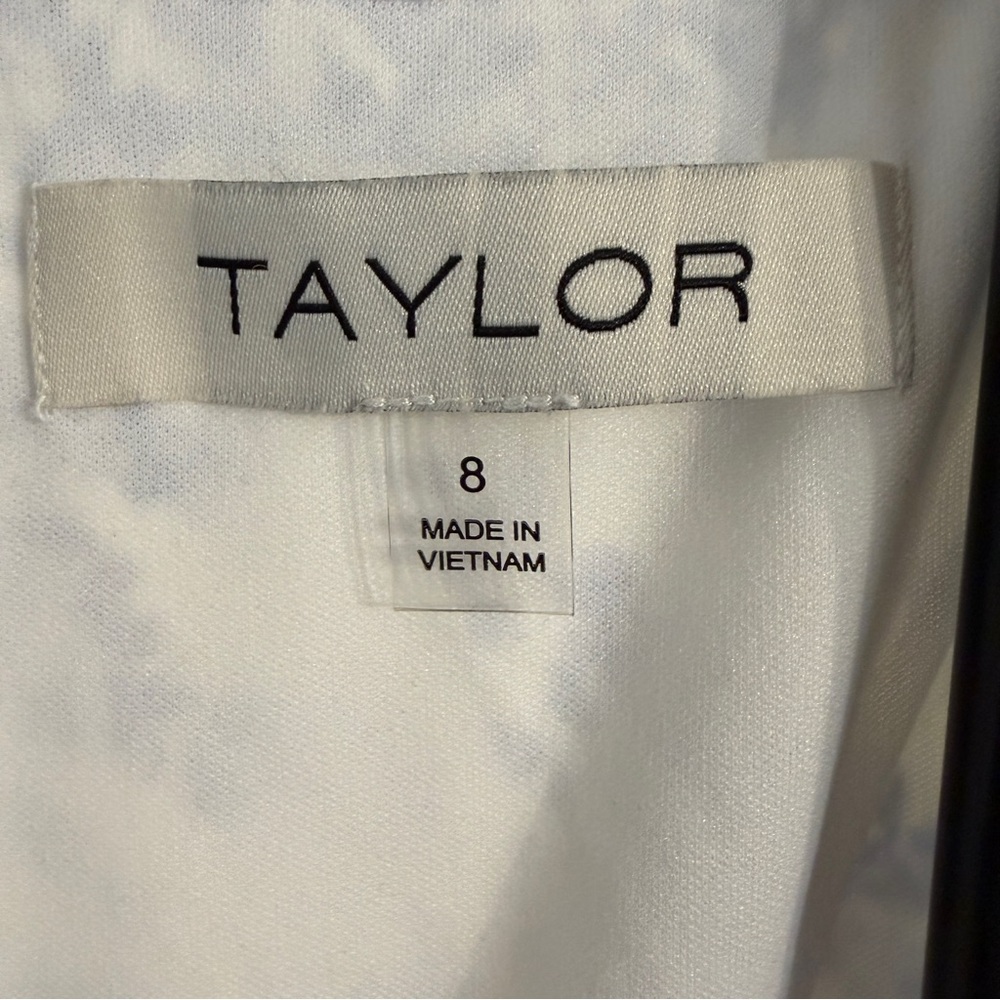 Taylor Women’s Blue & White Floral Tiered V‑Neck Fit & Flare Maxi Dress – Size 8 - Picture 5 of 14